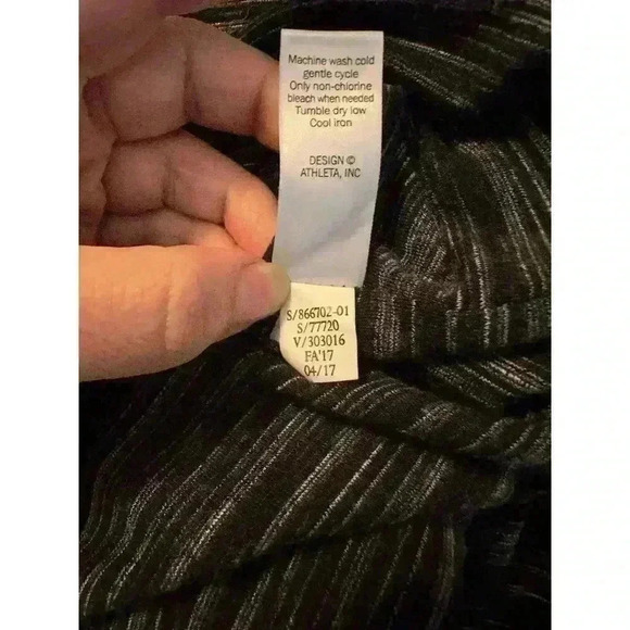 Athleta Beyond Soft Avenues Blouson Dress Black Gray Stripe 866702 Women’s Sz M - Picture 7 of 8